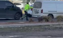 Diyarbakır’da arızalanan aracı polis itti
