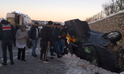 Bingöl'de otomobil takla attı: 5 yaralı