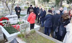 Gazeteci Birand mezarı başında anıldı