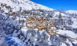 Hizan evlerinin kartpostallık kış manzarası