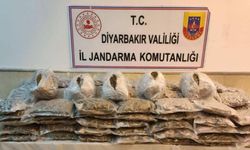 Diyarbakır’daki araçta 67 kilo esrar bulundu