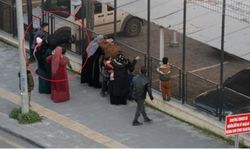 Diyarbakır’da yakınları tutuklanan aile fertleri adliyeye saldırdı