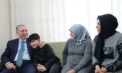 Erdoğan’dan depremzede aileye ziyaret