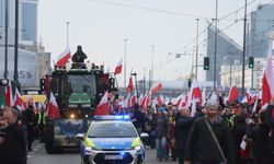 Polonyalı çiftçiler sokakta