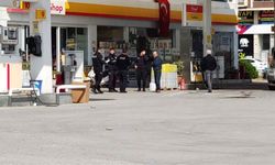 Benzin istasyonunda silahlı kavga: 2 yaralı