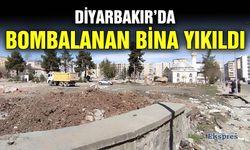 Diyarbakır’da bombalanan bina yıkıldı