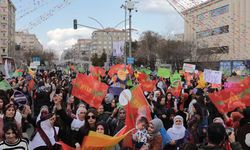 Diyarbakır’da kadınlar haykırdı: Jin, jîyan, azadi