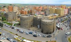 Diyarbakır'ın en işlek caddesi kapatıldı
