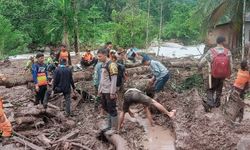 Endonezya'da sel ve toprak kayması: 21 ölü