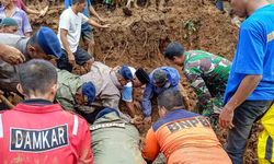 Endonezya’da sel ve toprak kayması: 26 ölü
