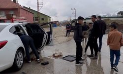 Hakkari’de mahsur kalan araçlar kurtarıldı