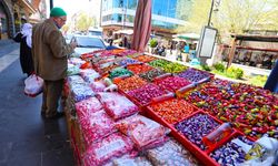 Diyarbakır'da bayram şekerleri tezgahlardaki yerini aldı