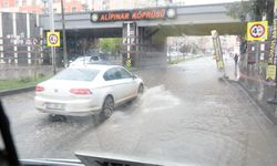 Diyarbakır'da yağmur yağdı, ulaşım çilesi başladı