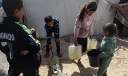 Dünya seyrediyor, Gazzeli çocuklar susuzluktan ölüyor