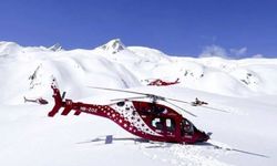 Kayakçıları indiren helikopter düştü; 3 kişi öldü
