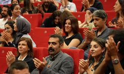 Diyarbakır’da Eş Başkanlar "Qral û Travîs" oyununu izledi
