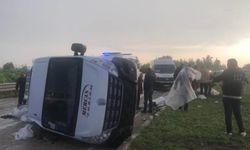 Yolcu minibüsü devrildi: 5 yaralı