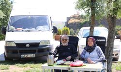 70 yaşındaki çift karavanıyla Diyarbakır’da