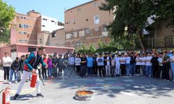 Diyarbakır’da itfaiyeden öğrencilere uygulamalı eğitim