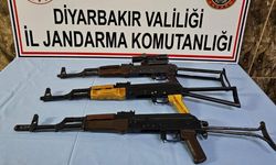 Diyarbakır’da bir araçta 3 adet kalaşnikof yakalandı