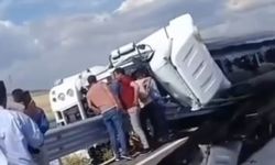 Petrol yüklü tanker devrildi: 1 ölü