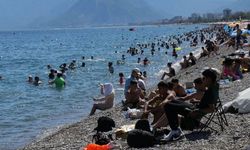 Aşırı yüksek sıcaklık Antalya’yı denize döktü