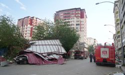 Bitlis ve Muş’ta şiddetli rüzgar çatıları uçurdu