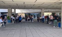 Yenişehir Belediyesi’nde oturma nöbeti başladı