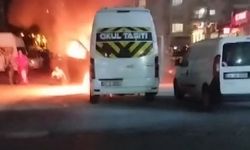Diyarbakır’da park halindeki servis aracı yandı