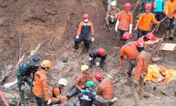 Altın madeninde toprak kayması: 10 ölü, 40 kayıp