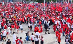 Berlin'de 50 bin kişi Türkiye maçı için stada yürüdü