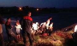 Diyarbakır’da Dicle Nehri’nde 11 kişi mahsur kaldı