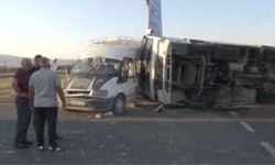 Ankara'da işçileri taşıyan minibüsler çarpıştı: 1 ölü, 16 yaralı