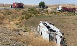 Diyarbakır’da yolcu minibüsü devrildi: 2’si ağır 12 yaralı