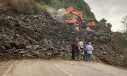 Yol için patlatılan dinamit trafiği kilitledi