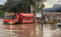 Güney Asya sular altında kaldı: 285 ölü