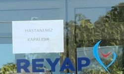 Ruhsatı iptal edilen hastaneye ‘kapalıdır’ yazısı asıldı