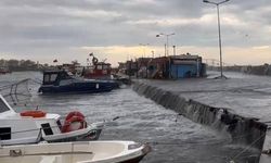 İstanbul'da deniz taştı, tekneler zarar gördü