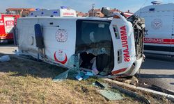 Hasta taşıyan ambulans kaza yaptı: 7 yaralı