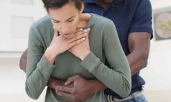 Heimlich manevrası nedir? Nasıl yapılır?