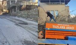 Hakkari’de yollar buz kesti