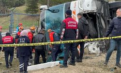 Yolcu otobüsü devrildi: 1 ölü, çok sayıda yaralı