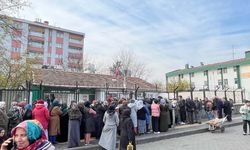 YOKSULLUĞUN FOTOĞRAFI DİYARBAKIR’DA ÇEKİLDİ TMO önünde ucuz ürün kuyruğu