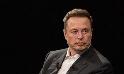 Elon Musk’tan garip hareketler; ismini yeniden değiştirdi