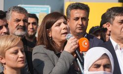 Serra Bucak Mersin’de konuştu: “Ta ki o kayyımlar tek tek gidene kadar..”