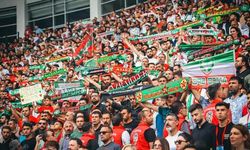 Amedspor taraftarından saha isyanı