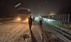 Bolu Dağı kar yağışı nedeniyle büyük araç geçişine kapatıldı