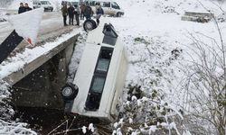 Cenazeye giden minibüs devrildi; 15 yaralı