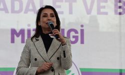 DEM Parti, Esenyurt'taki mitingde Öcalan'ın mesajını paylaştı