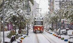 İstanbul genelinde kar yağışı nedeniyle yarın okullar tatil edildi